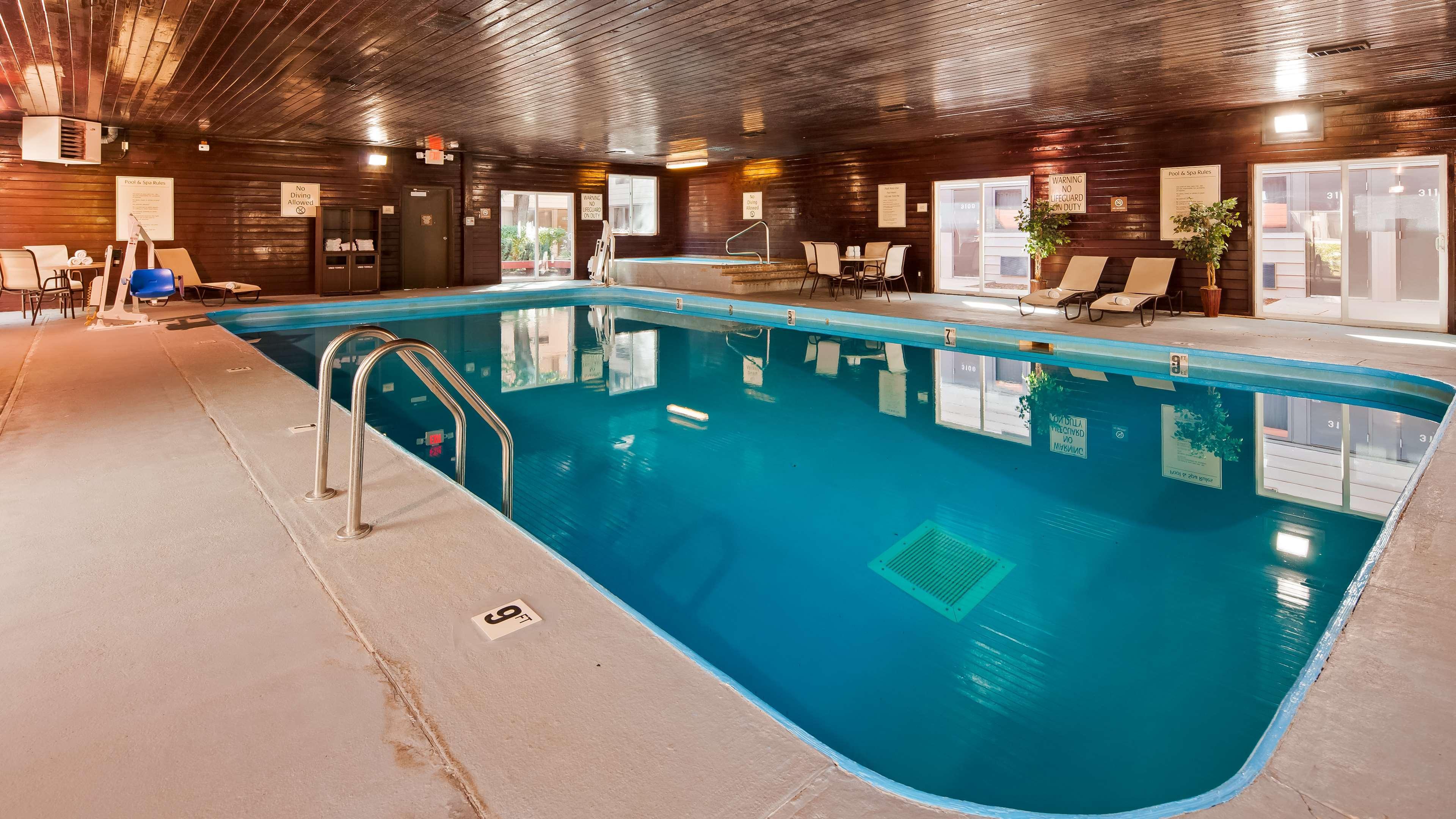 Best Western Tower West Lodge Джиллетт Экстерьер фото
