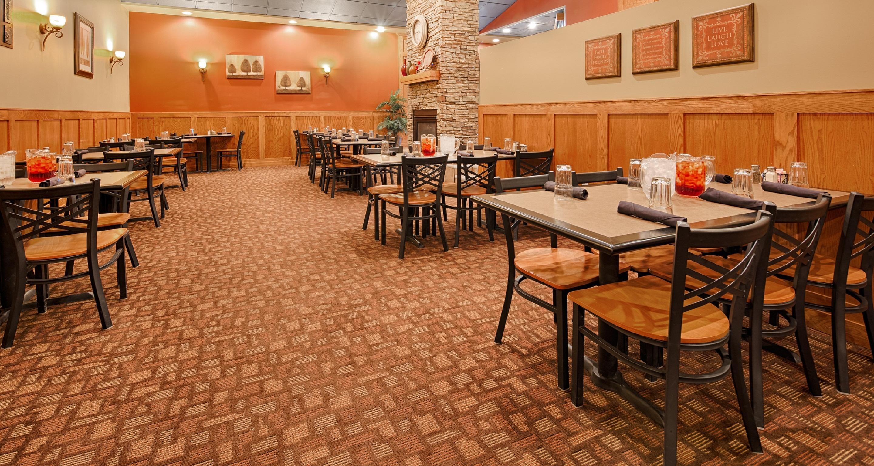Best Western Tower West Lodge Джиллетт Экстерьер фото