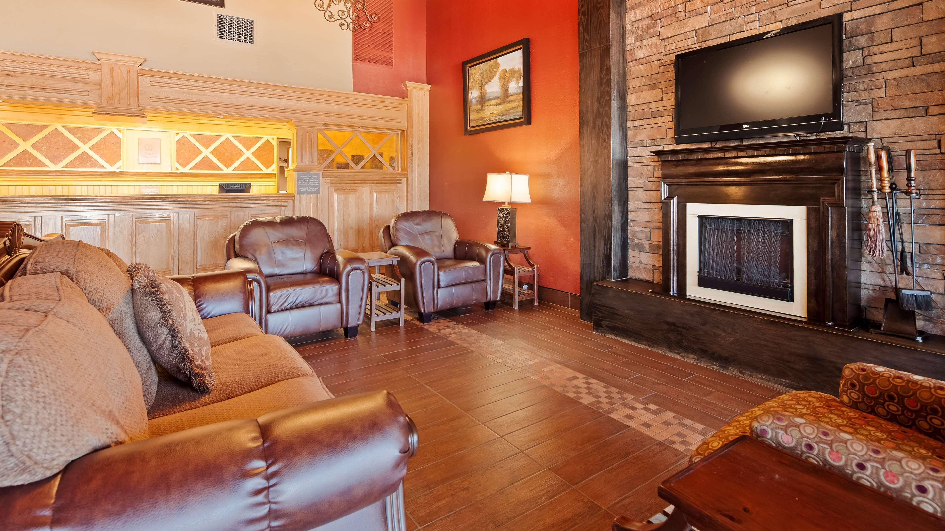 Best Western Tower West Lodge Джиллетт Экстерьер фото