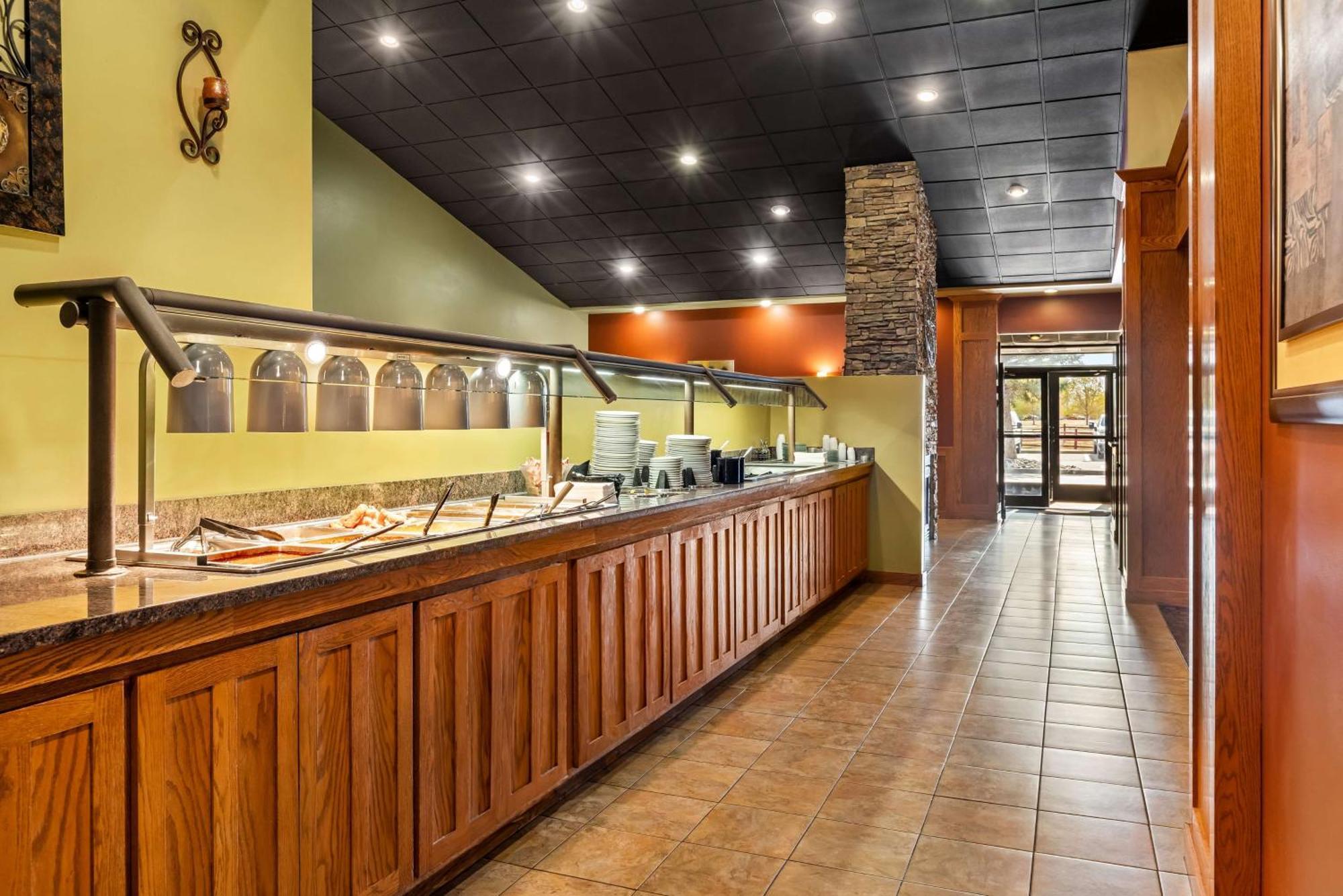 Best Western Tower West Lodge Джиллетт Экстерьер фото