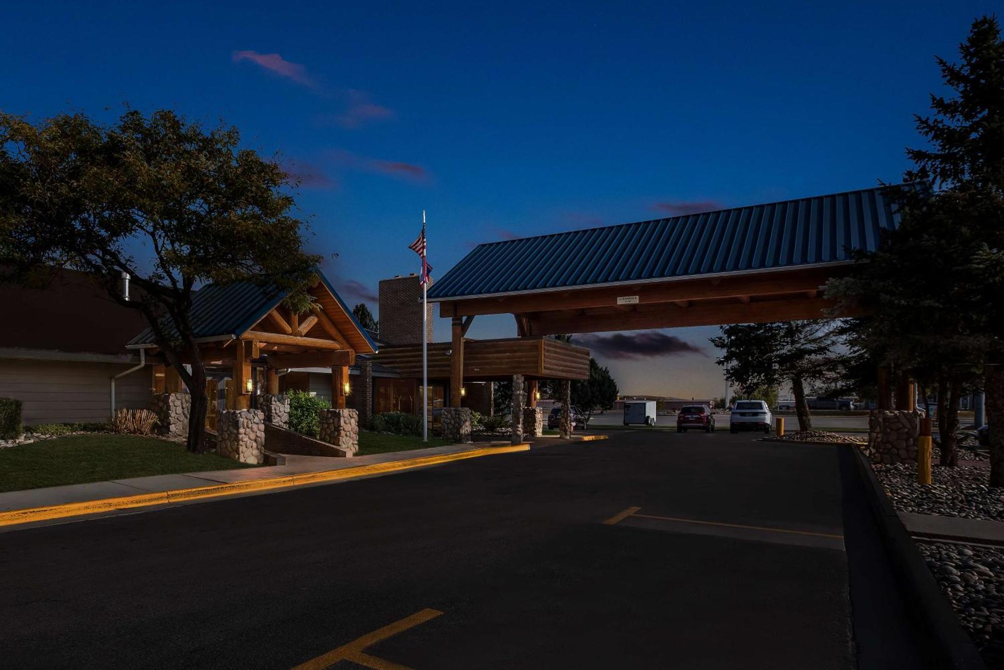 Best Western Tower West Lodge Джиллетт Экстерьер фото