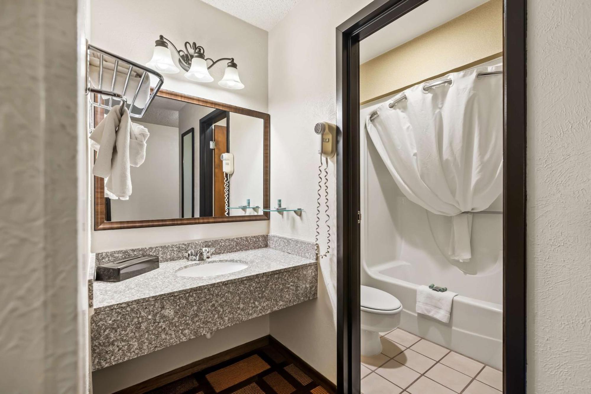 Best Western Tower West Lodge Джиллетт Экстерьер фото