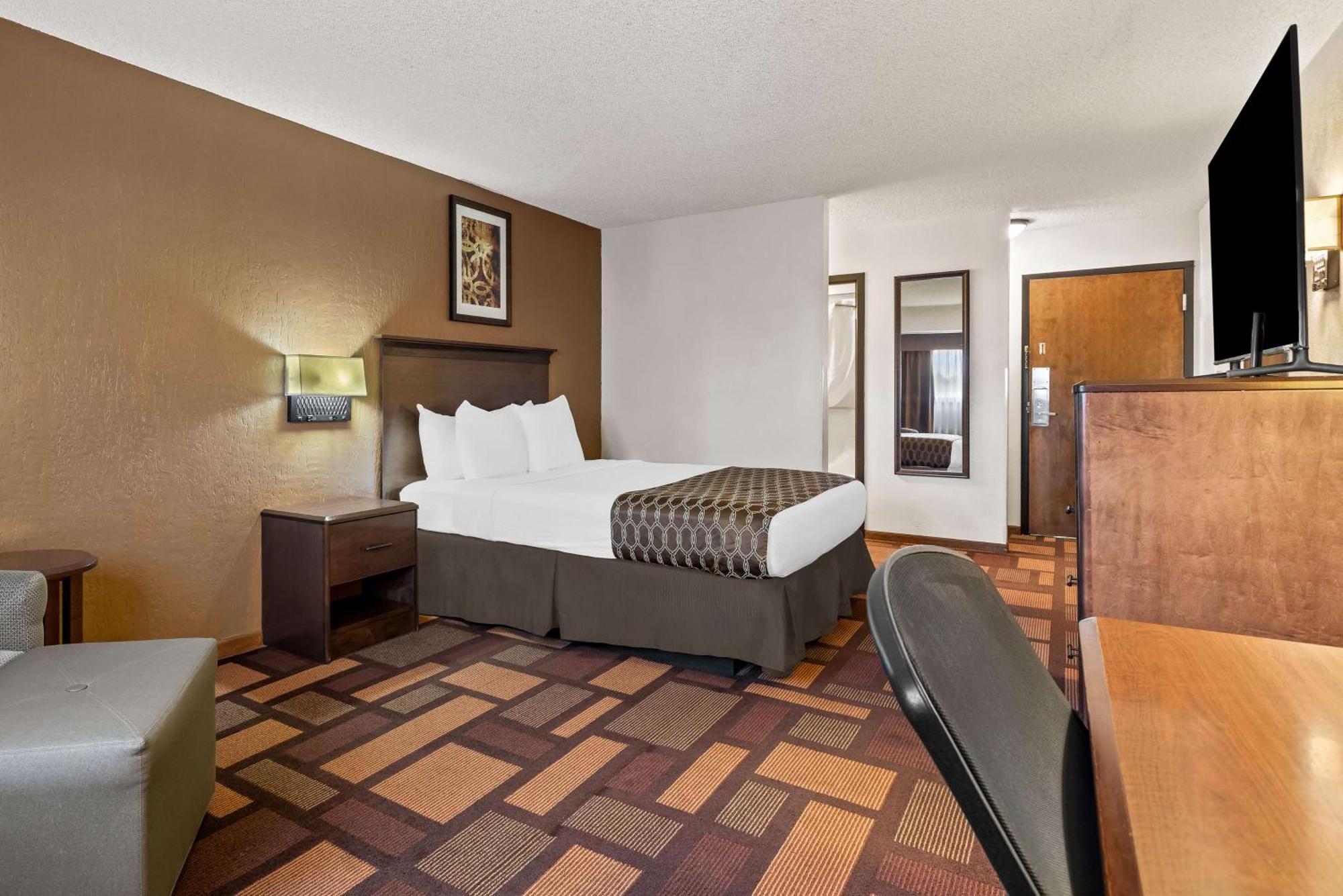 Best Western Tower West Lodge Джиллетт Экстерьер фото