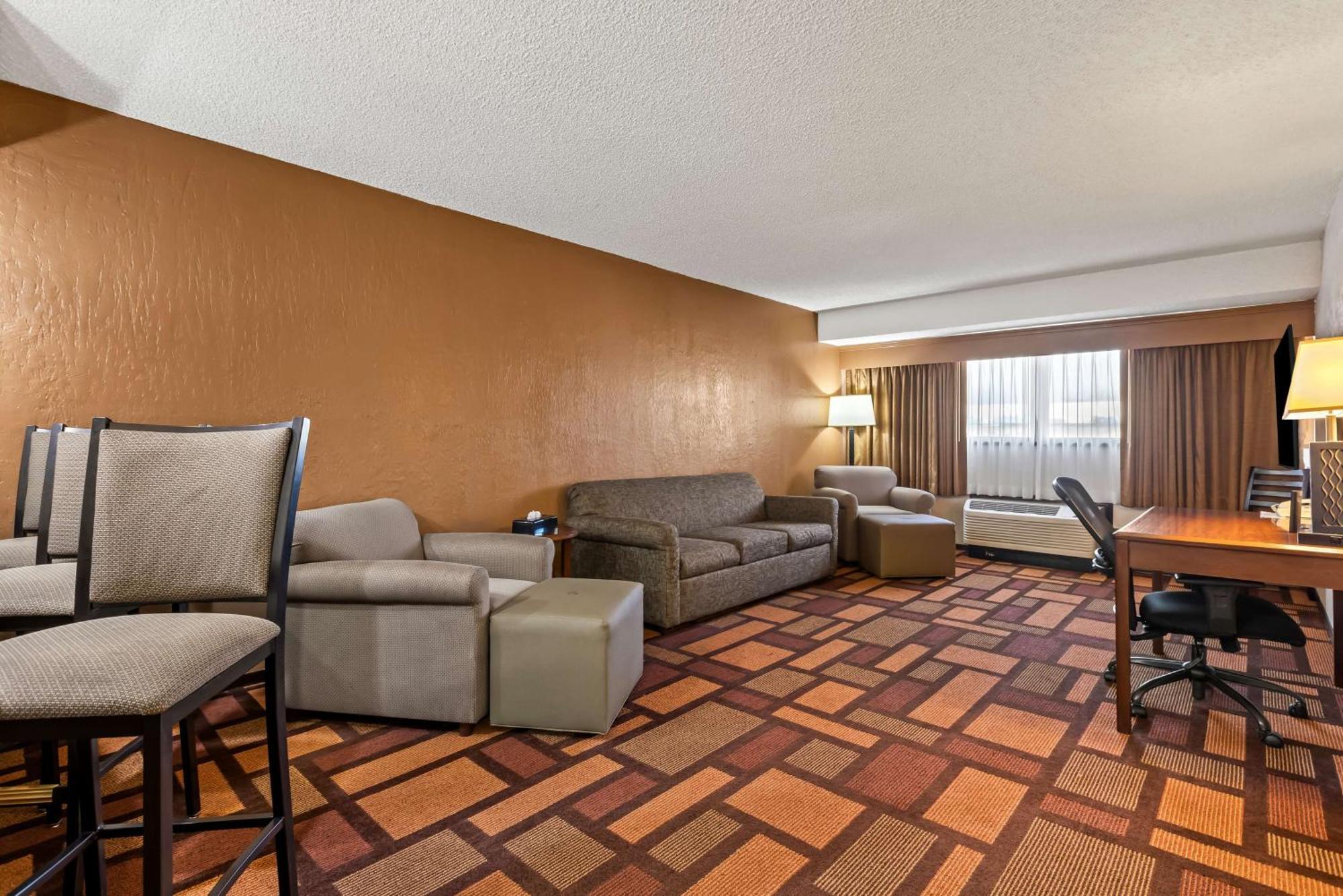 Best Western Tower West Lodge Джиллетт Экстерьер фото