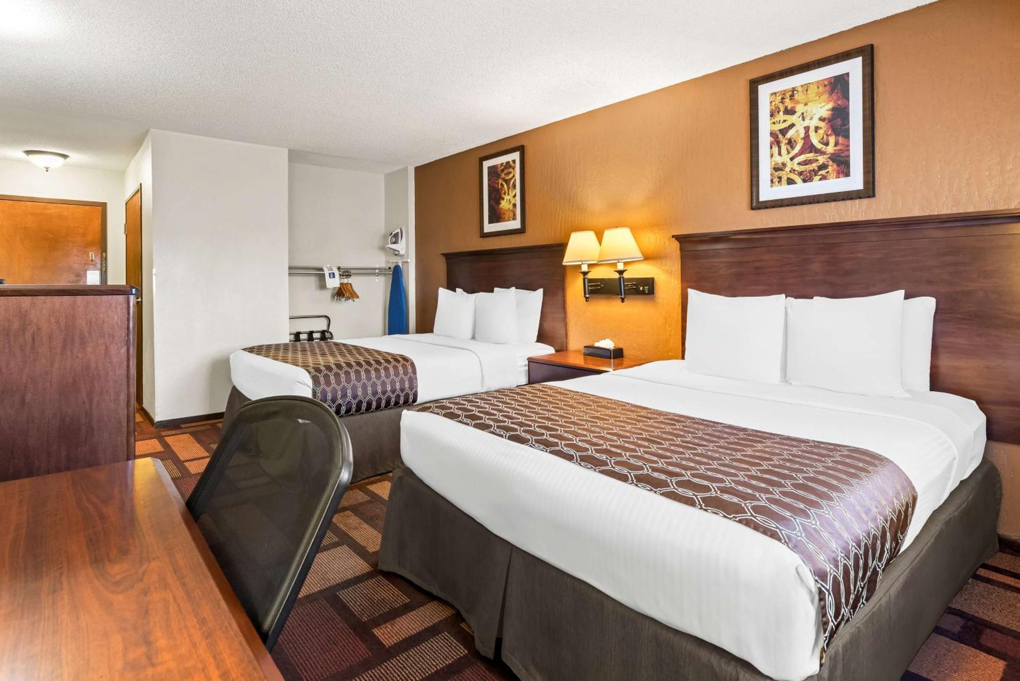 Best Western Tower West Lodge Джиллетт Экстерьер фото