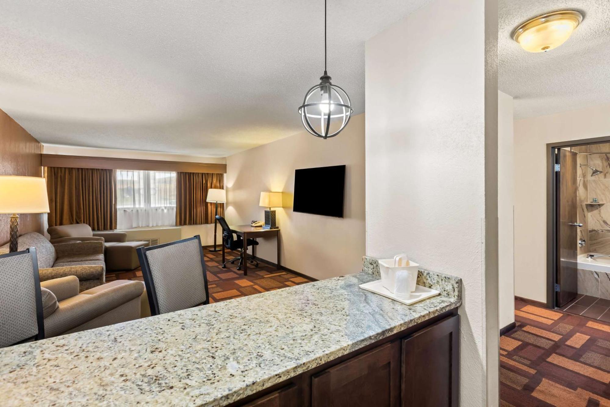 Best Western Tower West Lodge Джиллетт Экстерьер фото