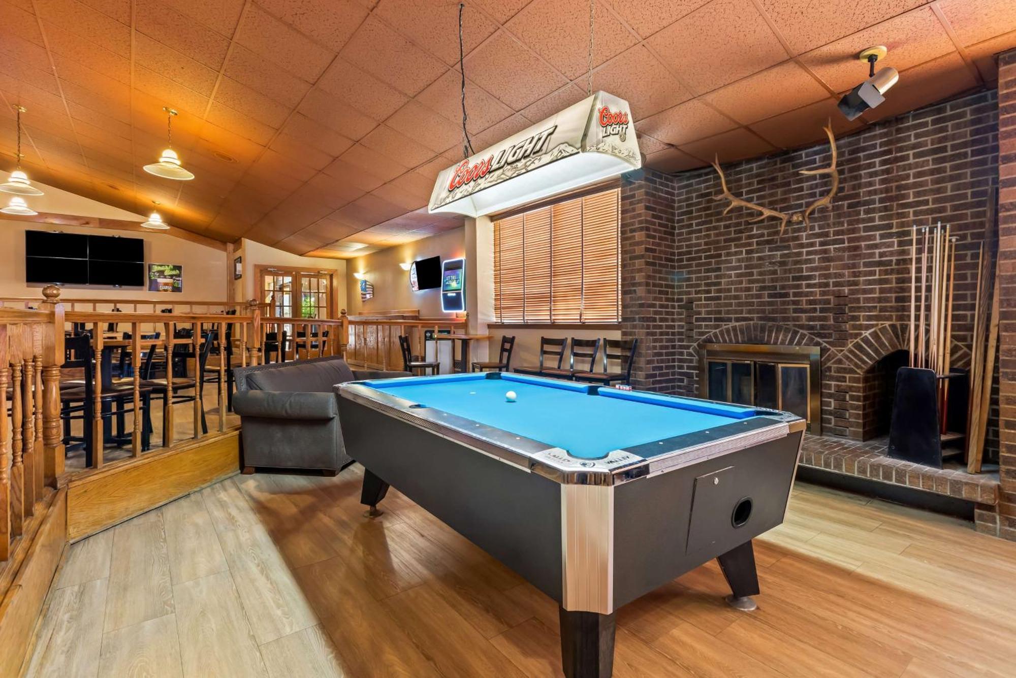 Best Western Tower West Lodge Джиллетт Экстерьер фото