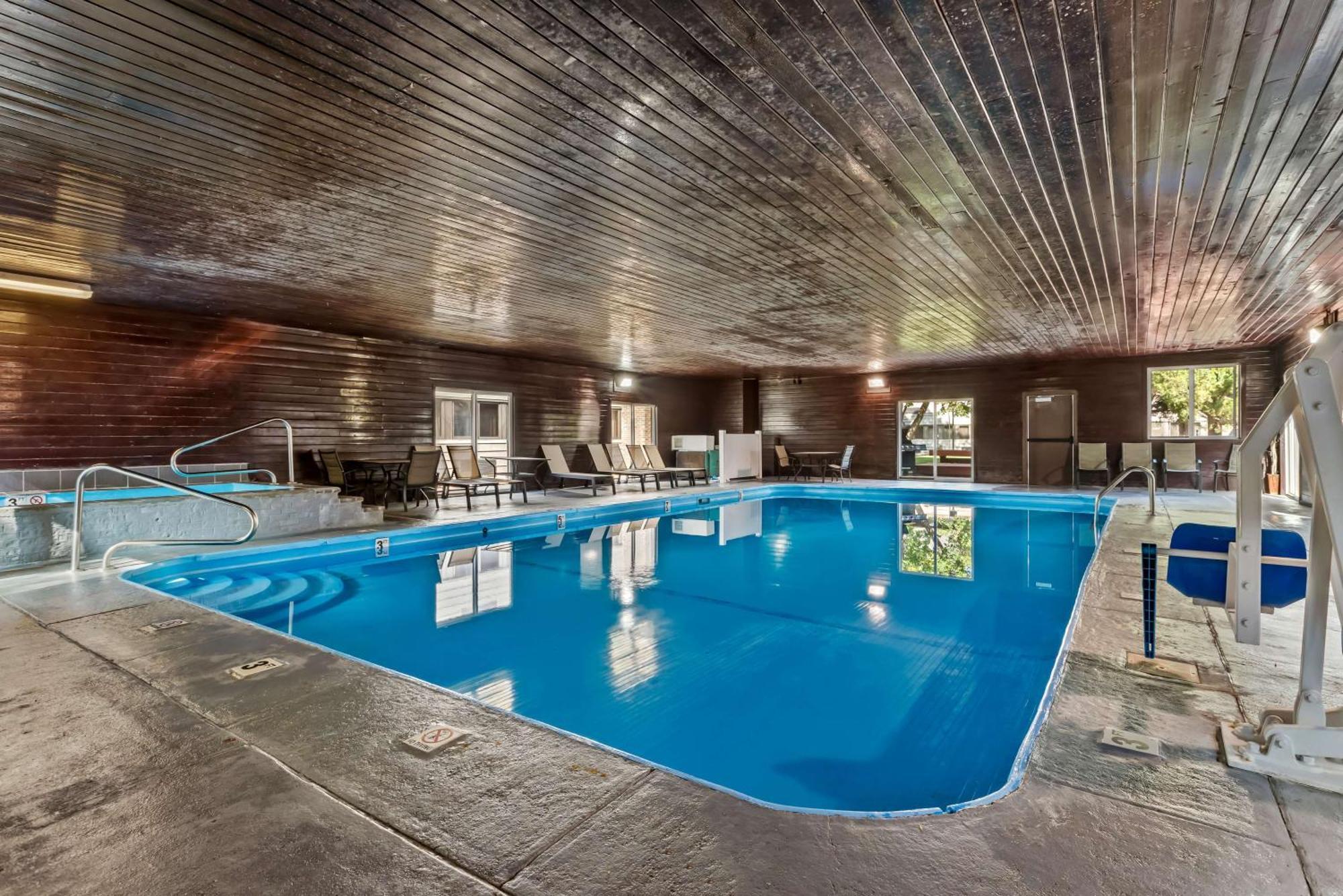 Best Western Tower West Lodge Джиллетт Экстерьер фото