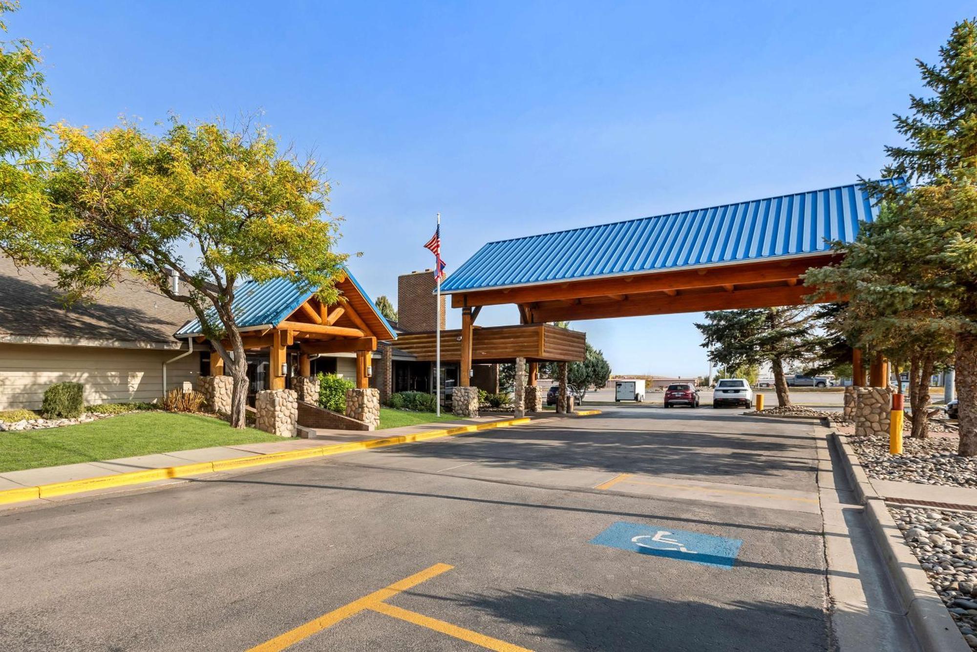 Best Western Tower West Lodge Джиллетт Экстерьер фото